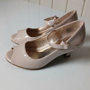 American Eagle Chic Cream Peep-Toe Dress Shoes for Kids!